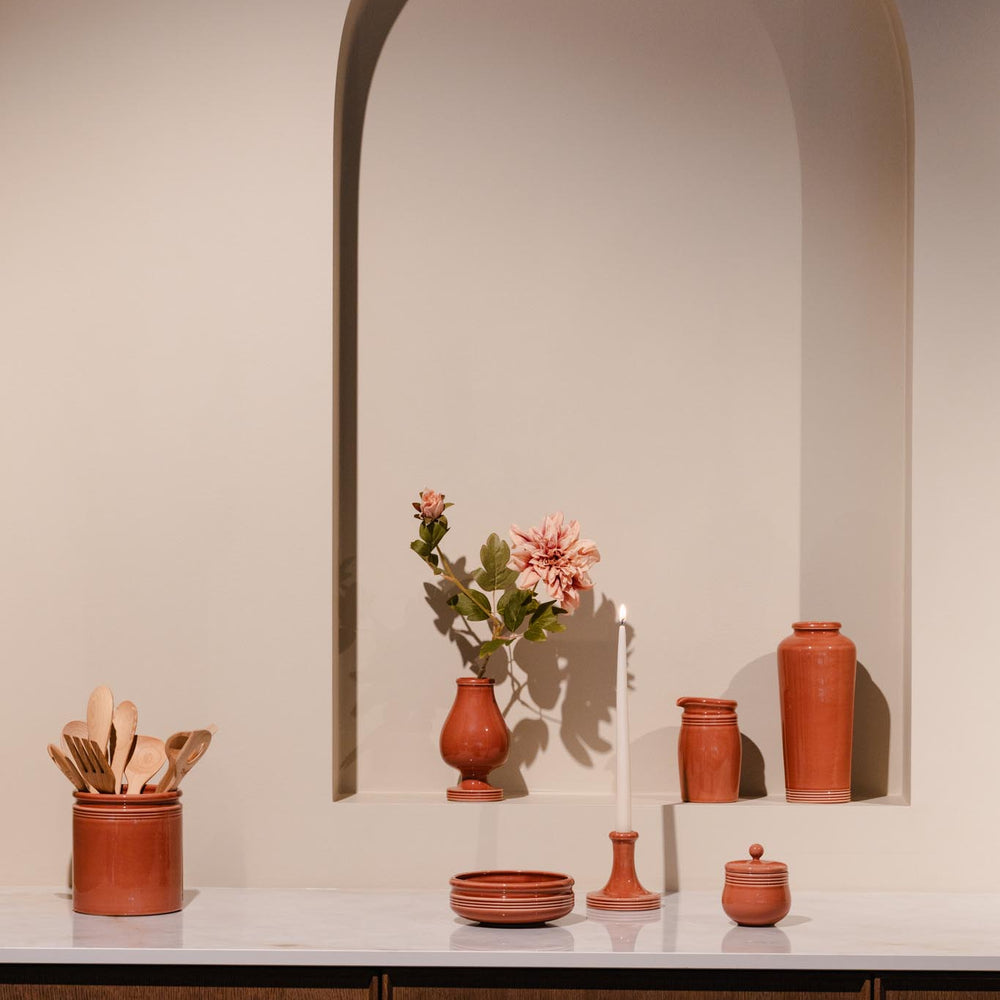 
                      
                        Vase med fot - Marsipan
                      
                    