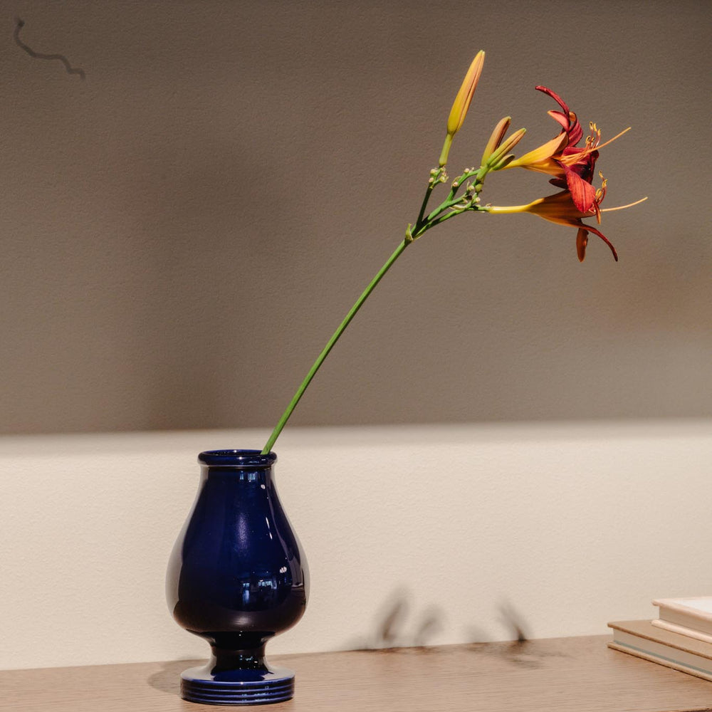 
                      
                        Vase med fot - Marsipan
                      
                    