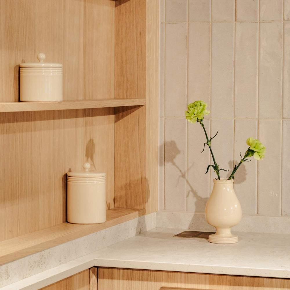 
                      
                        Vase med fot - Marsipan
                      
                    