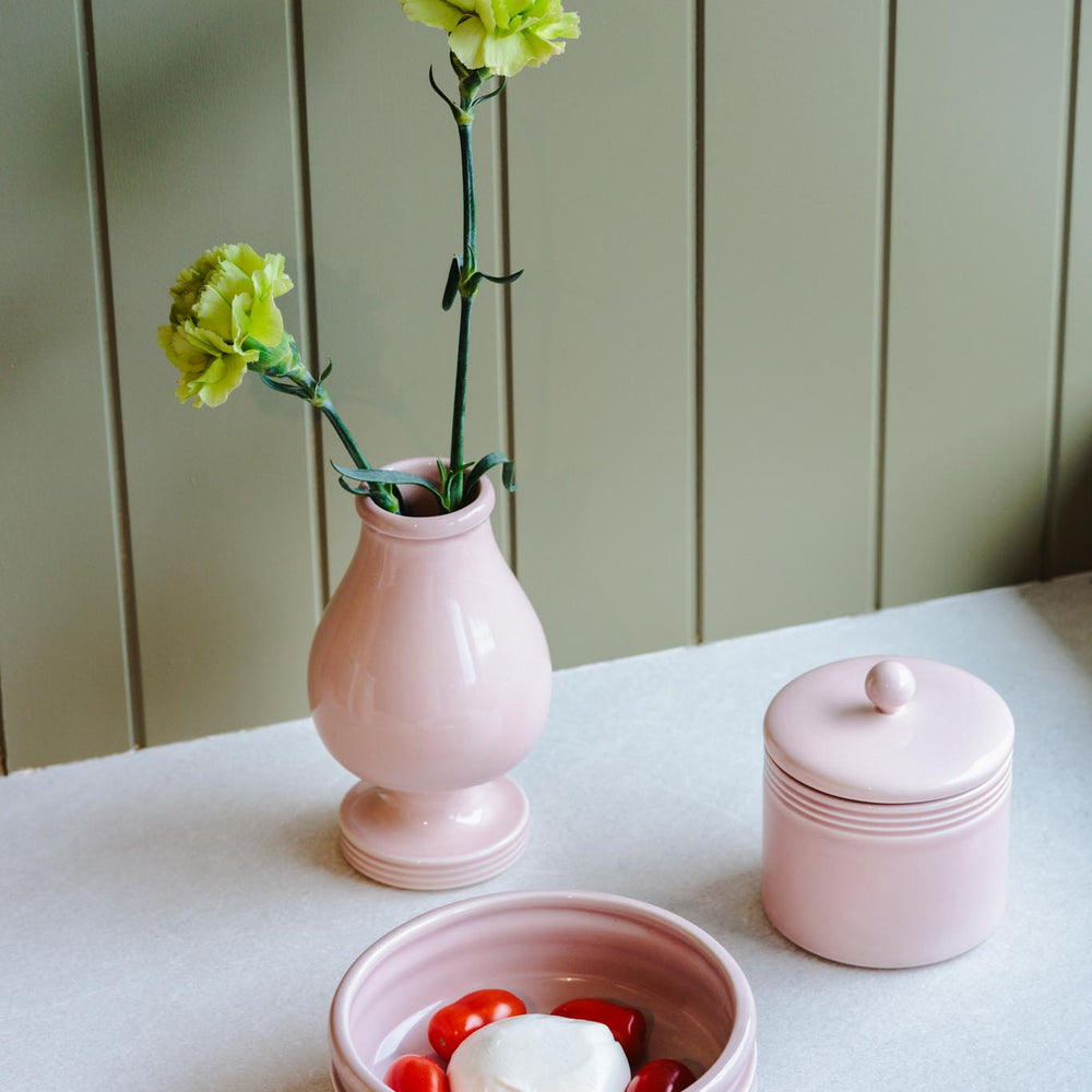 
                      
                        Vase med fot - Marsipan
                      
                    